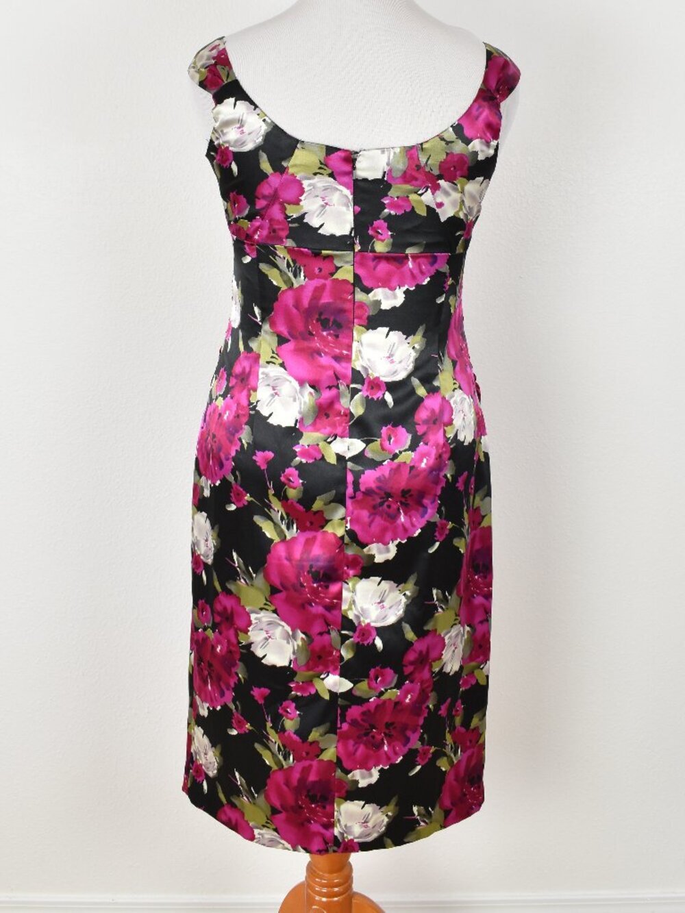 Maggy London Floral Satin Ruched Sheath Cocktail Dress - 14 - Picture 4 of 9